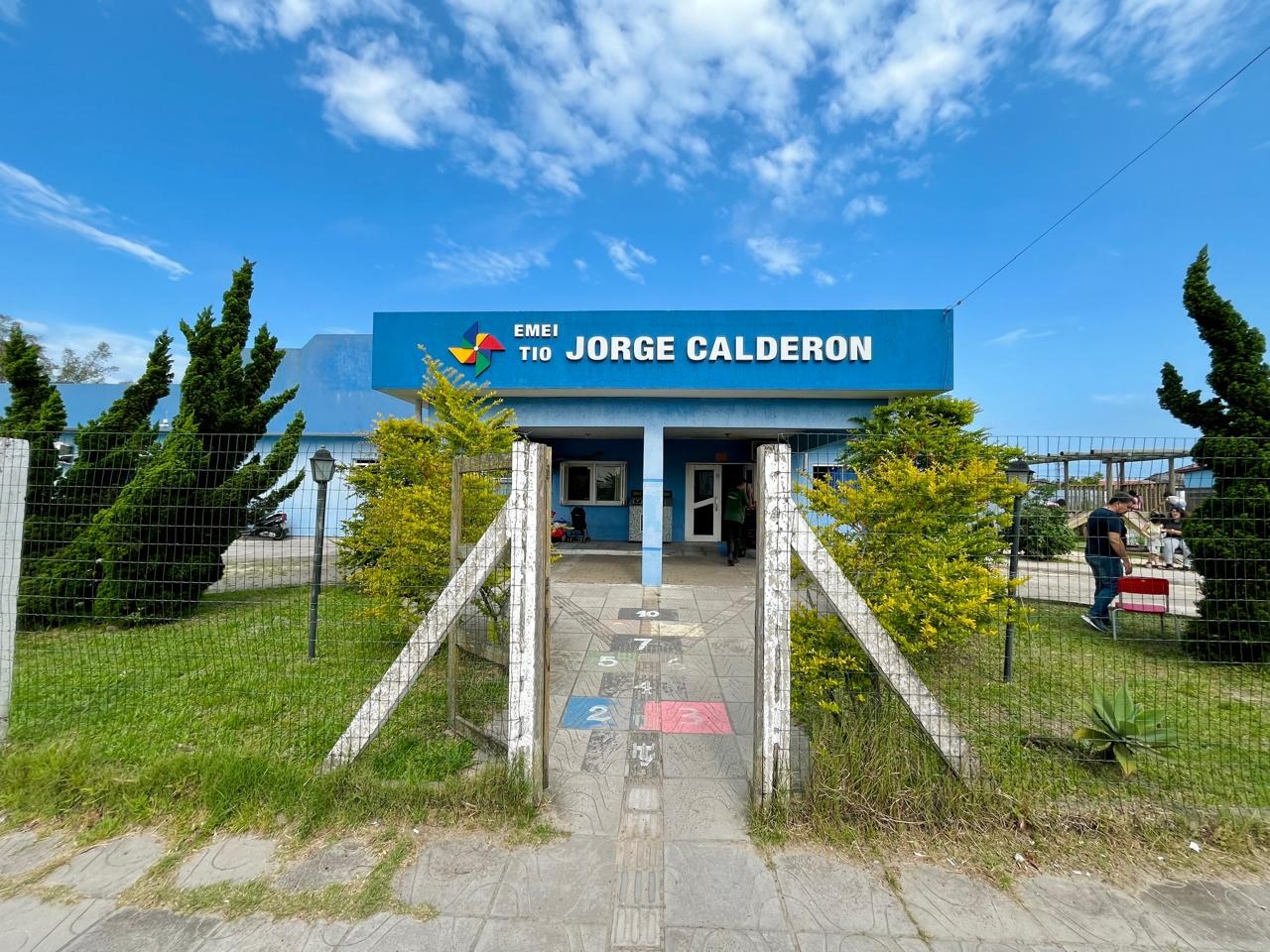 Fachada: EMEI Tio Jorge Calderon